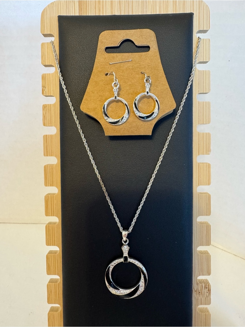 Avon Silver-Tone Interlocking Circle Necklace & Earrings Set